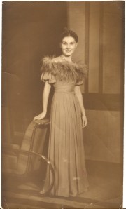 Чужие города Strange Cities a portrait of Xenia Vladimirovna (Ermolaeff) by Josepho Schick Shanghai 1930s.