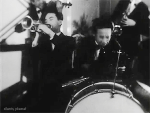 Jazz band in 野玫瑰 - Wild rose - Ye mei gui, 1932, Dir. Sun Yu 孙瑜, stars Wang Renmei 王人美, Zheng Junli 郑君里, Jin Yan 金焰, Lian hua ying ye gong si - 联华影业公司 - Lianhua Film Company