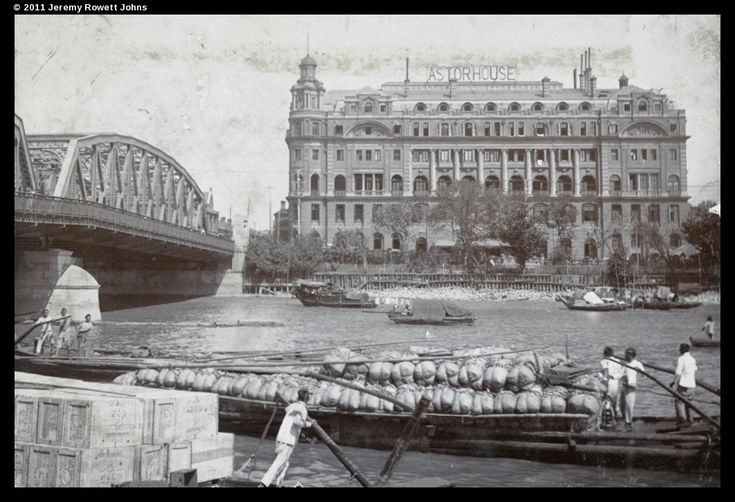 
View across Waibaidu Bridge Shanghai to old Astor House Hotel in Virtual Shanghai https://www.virtualshanghai.net/Asset/Preview/dbImage_ID-27264_No-1.jpeg