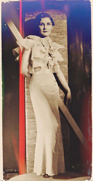 Чужие города Strange Cities a portrait of Xenia Vladimirovna (Ermolaeff) by Josepho Schick, Shanghai 1930s